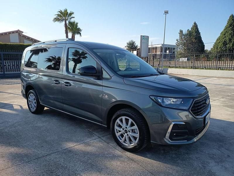 Usata Ford Tourneo 102 CV (75 kW) 2023 Grigio Monovolume