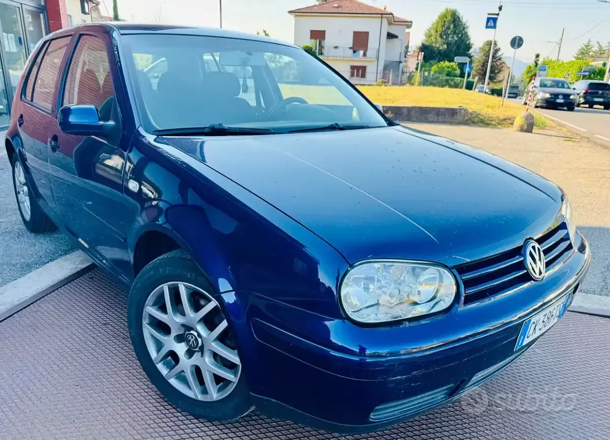 Usata VW Golf IV Comfortline 101 CV (74 kW) 2004 Bluazzurro Berlina