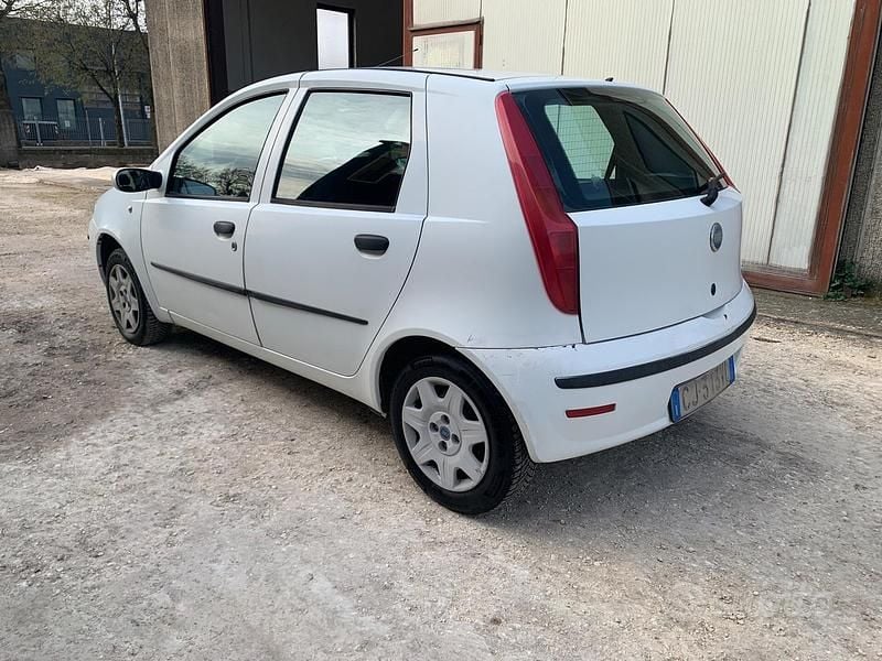 Usata Fiat Punto 60 CV (44 kW) 2003 Bianco Utilitaria