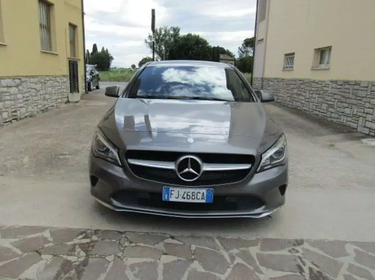 Gebraucht Mercedes CLA200 Premium 136 PS (100 kW) 2017 Grau Limousine
