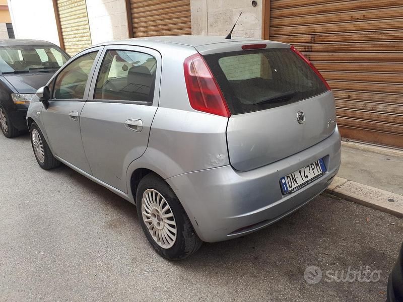 Usata Fiat Grande Punto 75 CV (55 kW) 2007 Grigio Utilitaria
