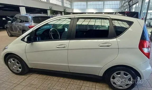 Usata Mercedes A160 82 CV (60 kW) 2011 Bianco Utilitaria