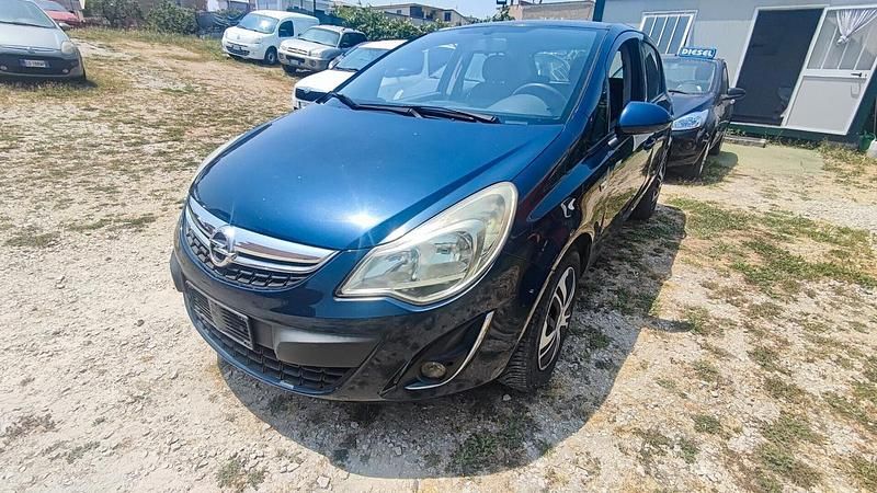 Usata Opel Corsa 74 CV (54 kW) 2011 Blu Berlina