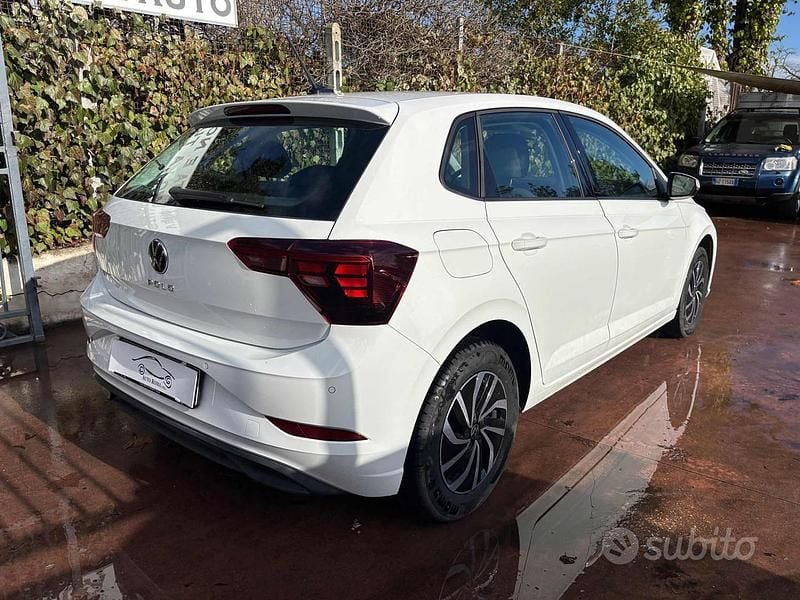 Usata VW Polo Life 95 CV (69 kW) 2024 Bianco puro Berlina