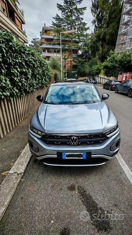 Usata VW T-Roc Life 150 CV (110 kW) 2023 Grigio SUV