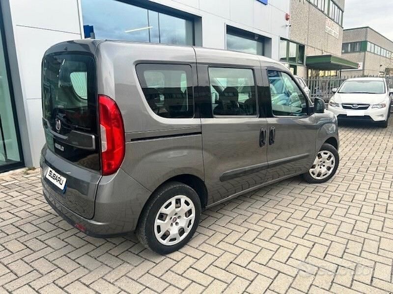 Usata Fiat Doblò Easy 120 CV (88 kW) 2015 Grigio Monovolume