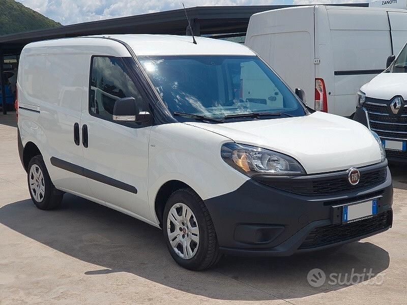 Usata Fiat Doblò S 105 CV (77 kW) 2021 Bianco Monovolume