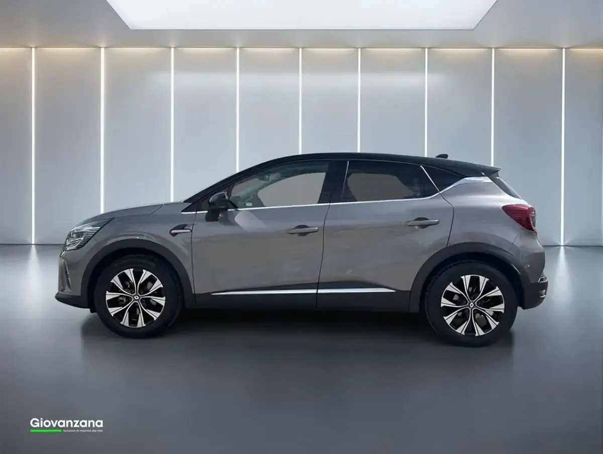 Usata Renault Captur Techno 143 CV (105 kW) 2023 Grigio cassiopea/tetto nero SUV