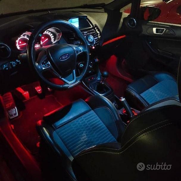 Usata Ford Fiesta ST 182 CV (133 kW) 2015 Rosso Utilitaria