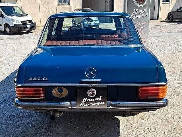 Begagnad Mercedes W115 60 HK (44 kW) 1970 Blå Sedan