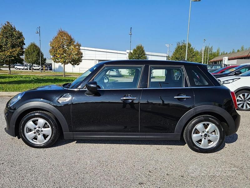 Usata Mini ONE 102 CV (75 kW) 2021 Nero Utilitaria