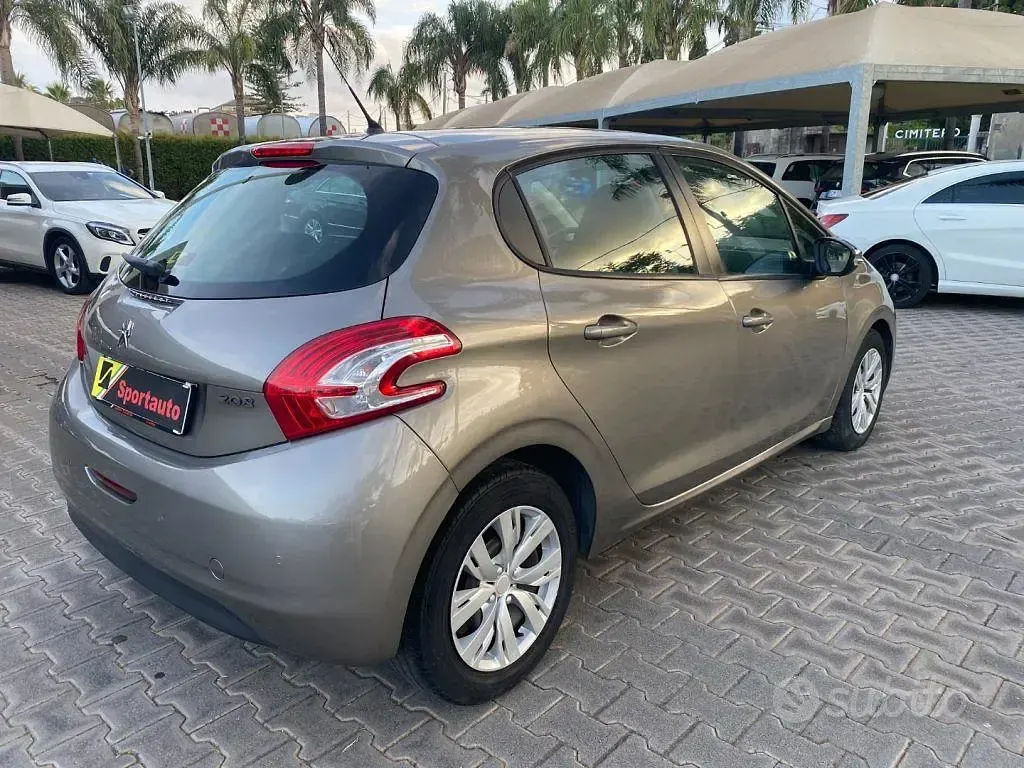 Usata Peugeot 208 Active 68 CV (50 kW) 2012 Grigio Utilitaria
