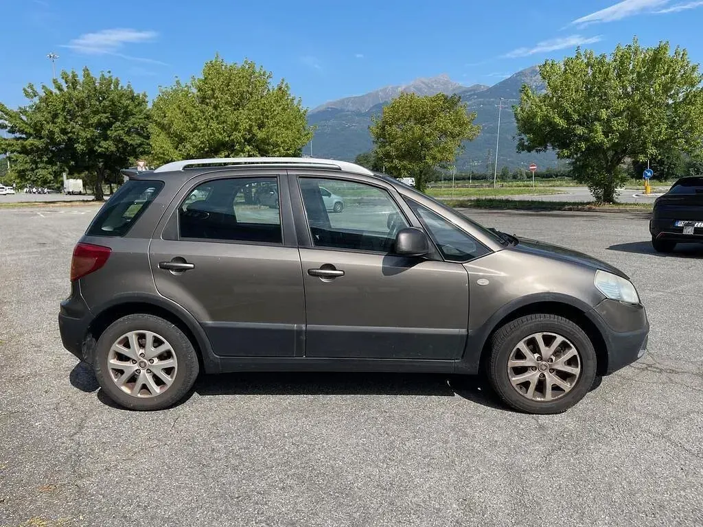 Usata Fiat Sedici Dynamic 120 CV (88 kW) 2011 Marrone SUV