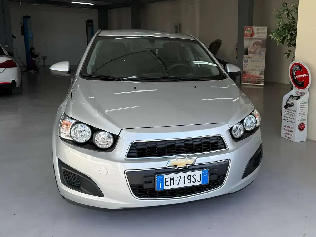 Usata Chevrolet Aveo LT 75 CV (55 kW) 2012 Argento Berlina