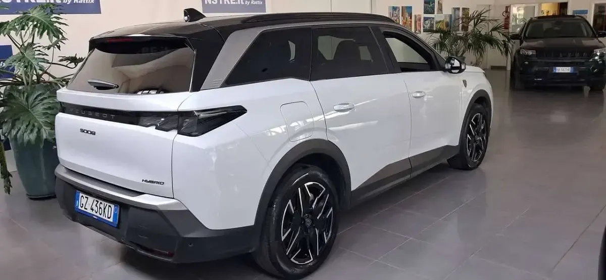 Usata Peugeot 5008 GTi 145 CV (106 kW) 2025 Bianco perla SUV