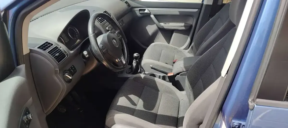 Usata VW Touran Comfortline 105 CV (77 kW) 2011 Blu/azzurro Monovolume
