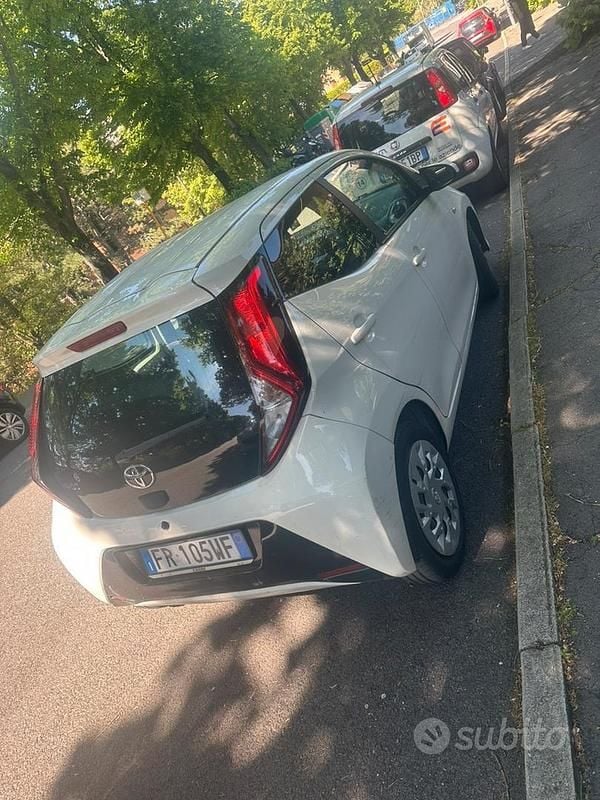 Brugt Toyota Aygo 72 HK (52 kW) 2018 Hvid Hatchback