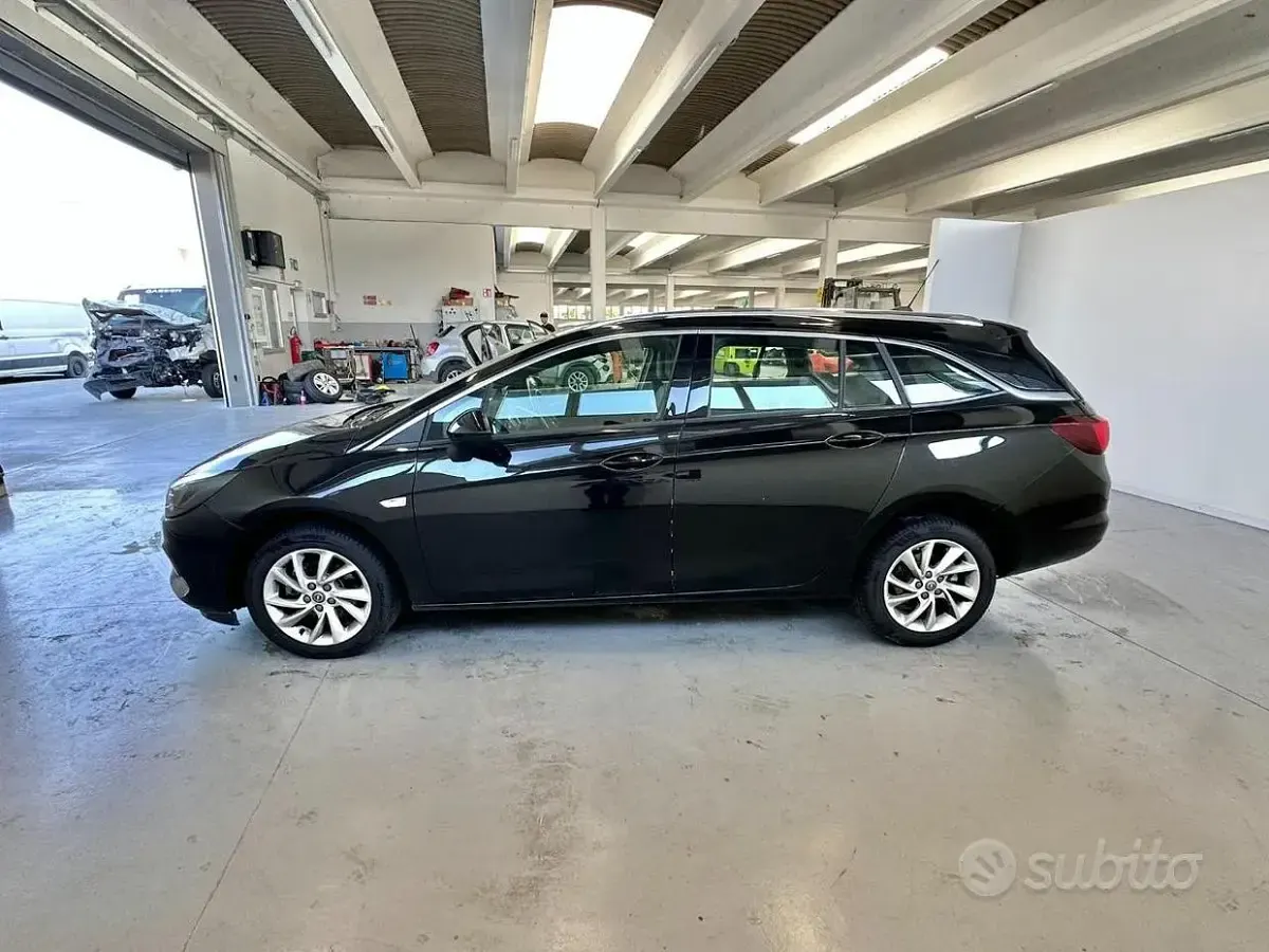 Usata Opel Astra S 122 CV (89 kW) 2022 Nero Utilitaria