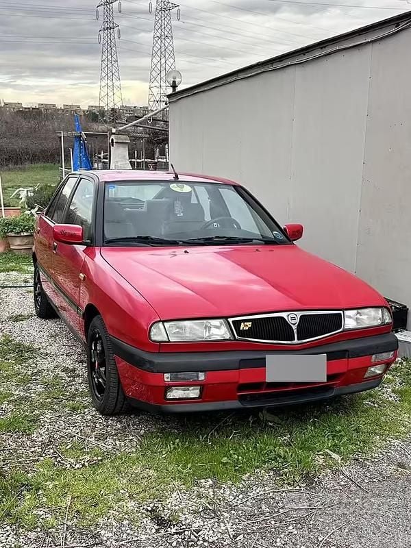 Usata Lancia Delta 75 CV (55 kW) 1993 Rosso Utilitaria
