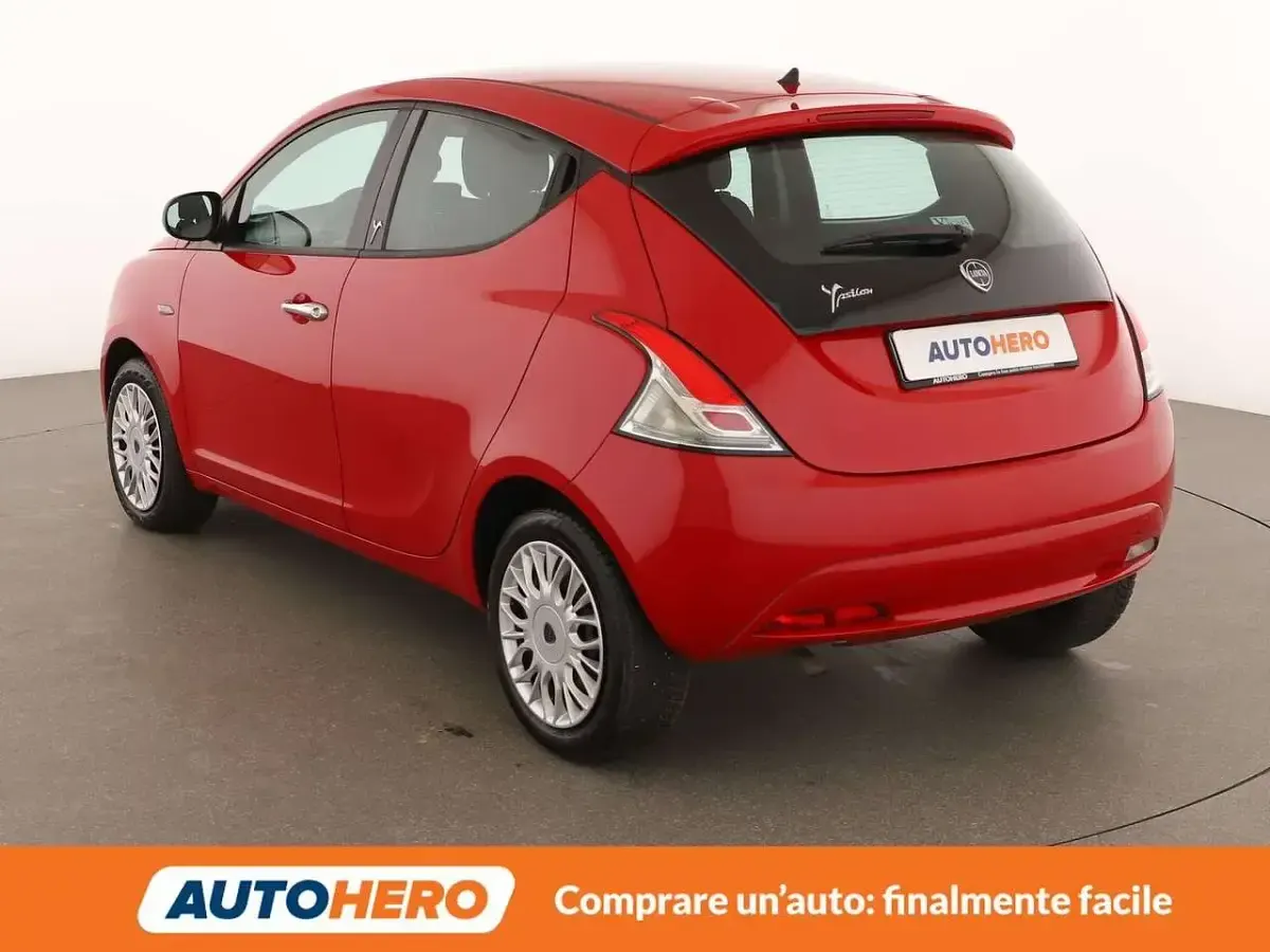 Usata Lancia Ypsilon Silver 69 CV (50 kW) 2015 Rosso Utilitaria