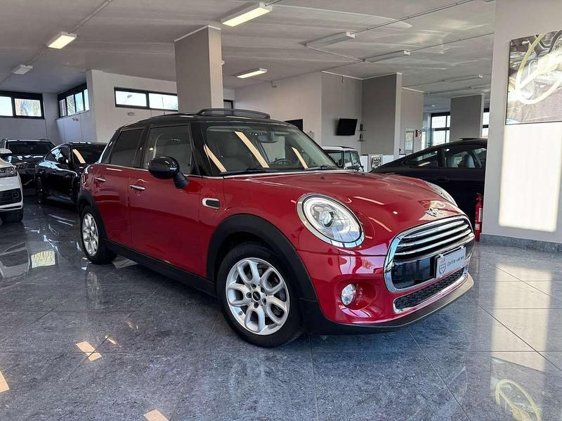 Usata Mini Cooper D 116 CV (85 kW) 2016 Rosso met Utilitaria