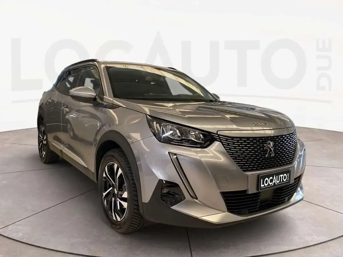 Begagnad Peugeot e-2008 Allure 100 kW (136 HK) 2022 Grå SUV