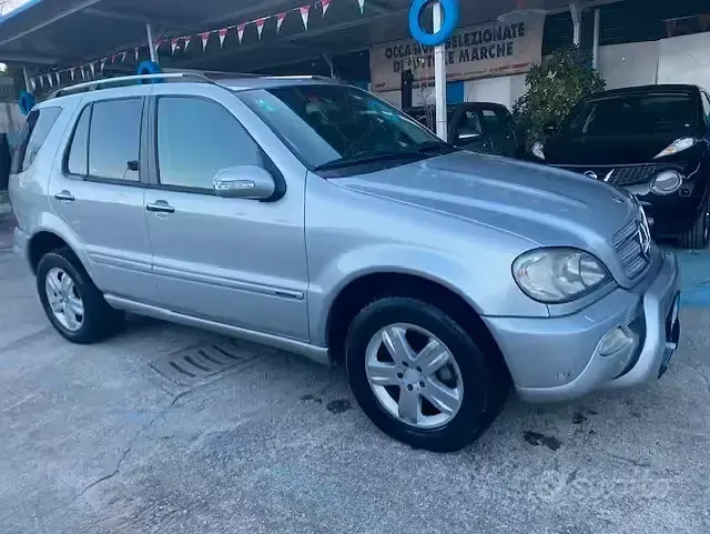 Usata Mercedes ML270 Classic 163 CV (119 kW) 2005 Grigio SUV
