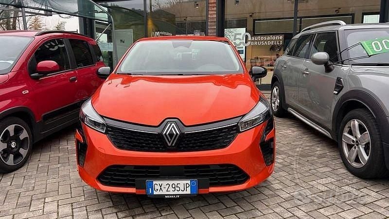 Usata Renault Clio V Evolution 67 CV (49 kW) 2024 Arancione Berlina
