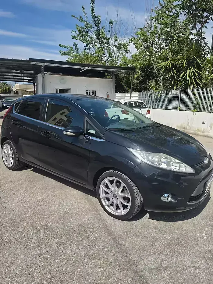 Usata Ford Fiesta Titanium 97 CV (71 kW) 2009 Nero Utilitaria