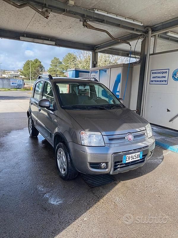 Usata Fiat Panda 4x4 Climbing 74 CV (54 kW) 2011 Grigio Utilitaria