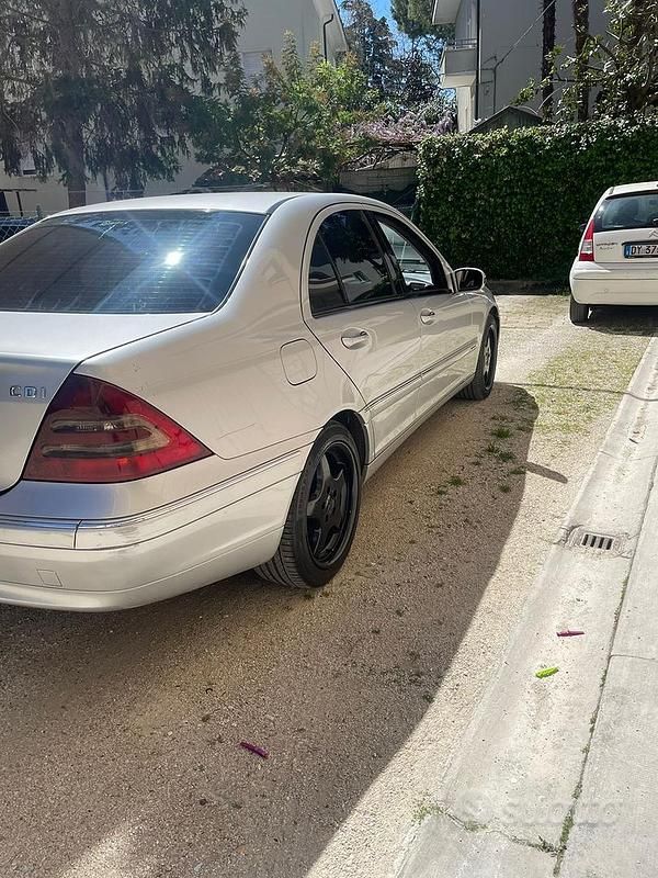 Usata Mercedes C200 Elegance 116 CV (85 kW) 2002 Berlina