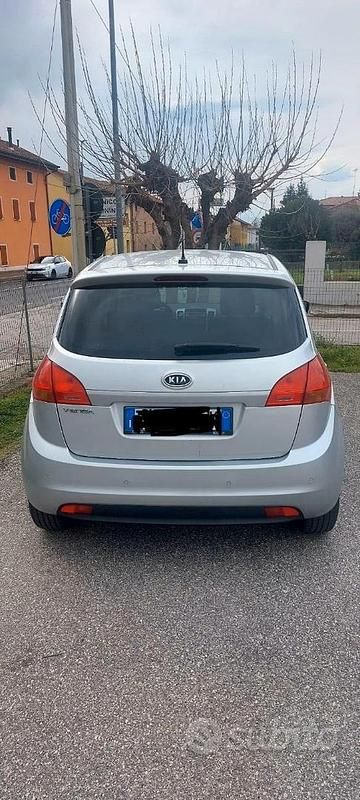 Usata Kia Venga 77 CV (56 kW) 2011 Grigio Utilitaria