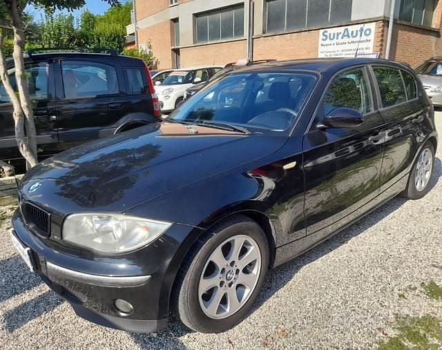 Usata BMW 118 122 CV (89 kW) 2005 Nero Utilitaria