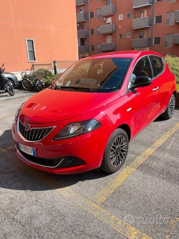 Usata Lancia Ypsilon 69 CV (50 kW) 2023 Rosso Utilitaria