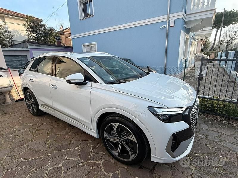 Usata Audi Q4 e-tron Business 150 kW (204 CV) 2025 Bianco SUV
