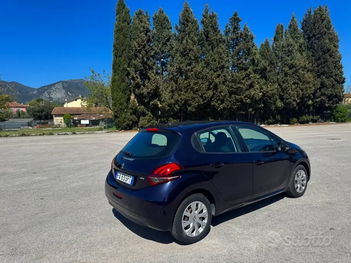 Usata Peugeot 208 82 CV (60 kW) 2016 Bluazzurro Utilitaria