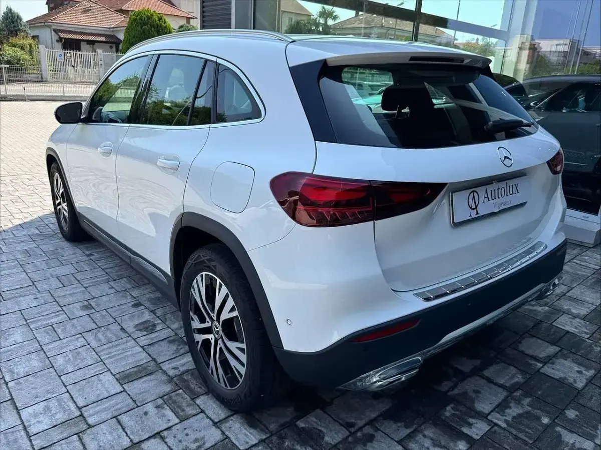 Usata Mercedes GLA180 Advanced Plus 116 CV (85 kW) 2024 Bianco polare SUV