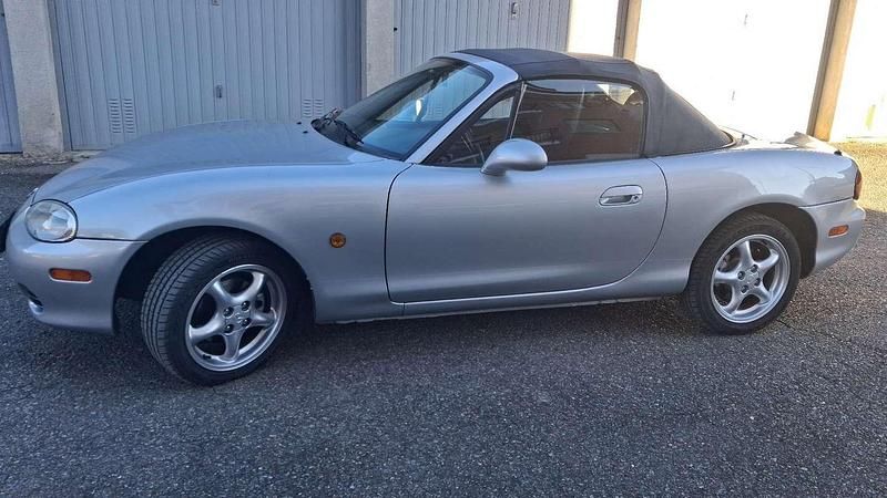 Usata Mazda MX5 110 CV (80 kW) 2001 Grigio Cabrio