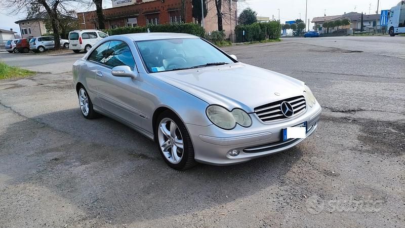 Usata Mercedes CLK270 Avantgarde 169 CV (124 kW) 2005 Grigio Coupé