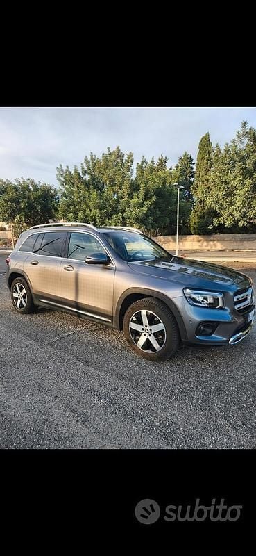 Usata Mercedes GLB200 150 CV (110 kW) 2020 Grigio SUV