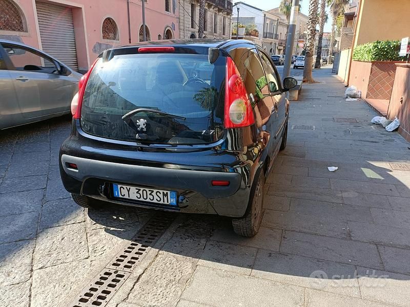 Usata Peugeot 107 68 CV (50 kW) 2005 Nero Utilitaria