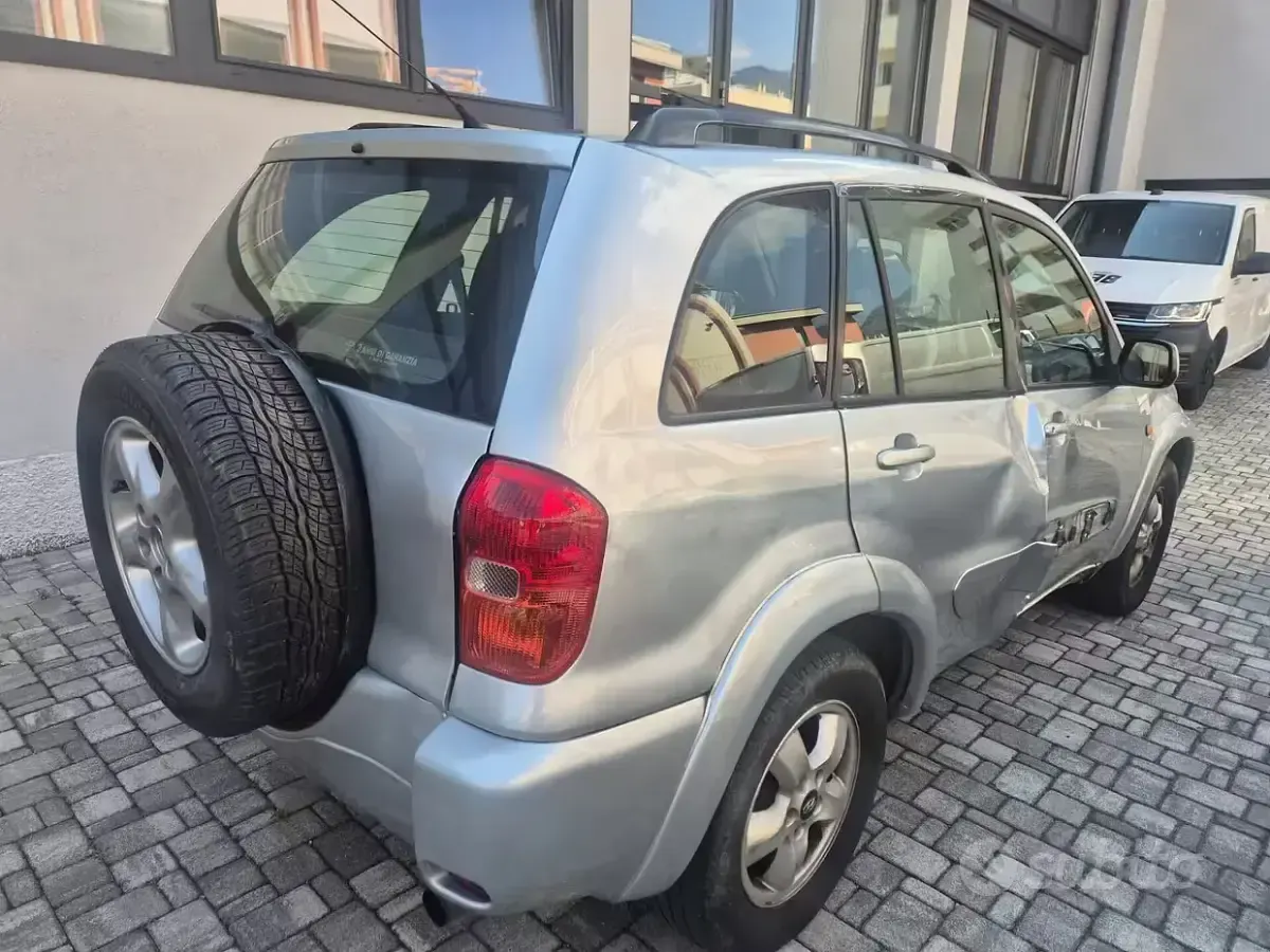 Usata Toyota RAV4 116 CV (85 kW) 2002 Grigio SUV