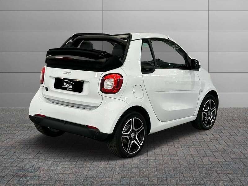 Usata Smart ForTwo Electric Drive Pulse 41 kW (56 CV) 2022 Bodypanels in white Cabrio