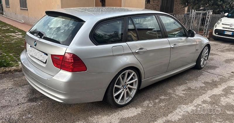 Usata BMW 318 143 CV (105 kW) 2010 Grigio Berlina