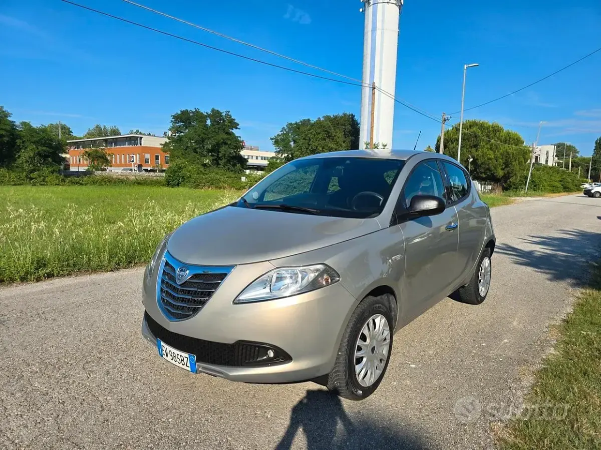 Usata Lancia Ypsilon 80 CV (58 kW) 2014 Giallo Utilitaria
