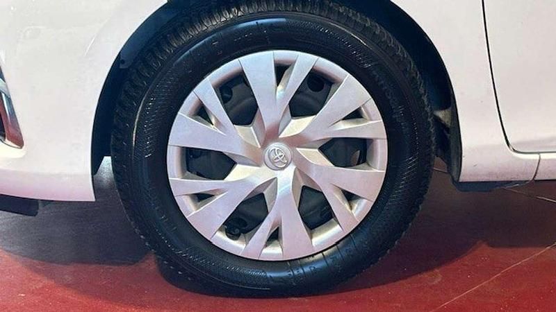 Usata Toyota Yaris Hybrid Business Edition 73 CV (53 kW) 2019 Bianco Berlina