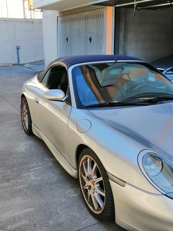 Usata Porsche 911 Carrera Cabriolet 300 CV (220 kW) 1998 Argento Cabrio