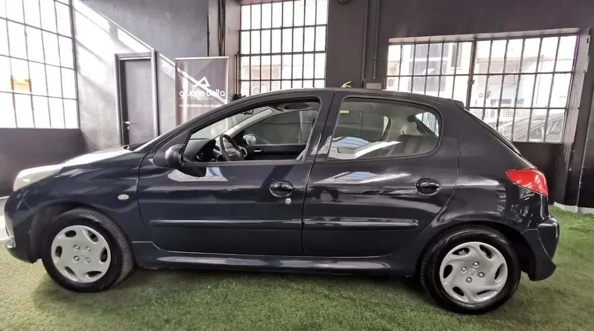 Usata Peugeot 206 60 CV (44 kW) 2010 Grigio Berlina