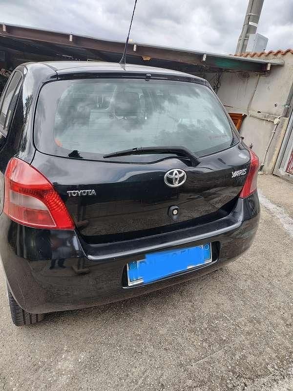 Usata Toyota Yaris 65 CV (47 kW) 2007 Utilitaria