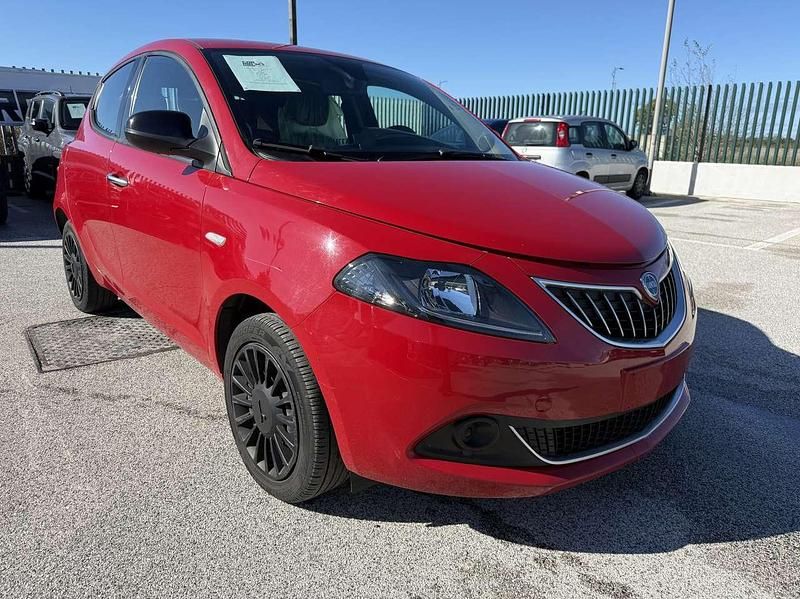 Usata Lancia Ypsilon Silver 69 CV (50 kW) 2021 Rosso Utilitaria
